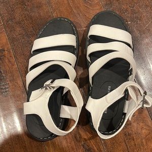 Sincerely Jules sandals size 8.5